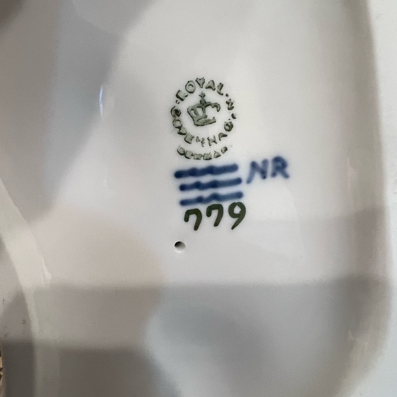 Royal Copenhagen Woman and Cow Statue Figurine Fine China - Picture 4 of 4